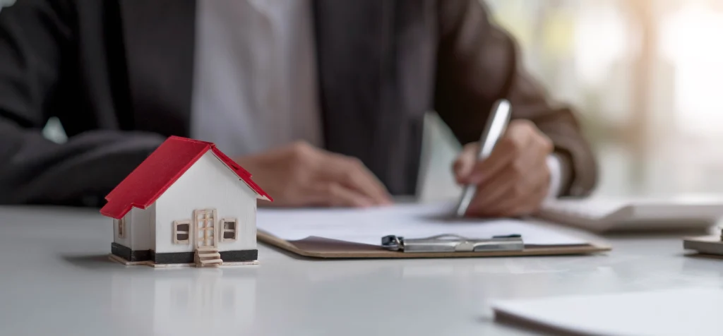 real estate agents work at desks in rooms with pap 2023 11 27 05 17 56 utc